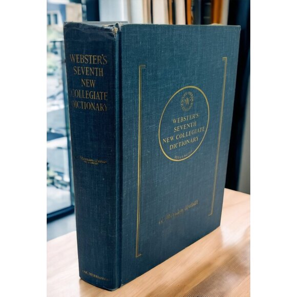 Vintage 1967 Websters Seventh New Collegiate Dictionary Hardcover Blue with Gold - Picture 1 of 16